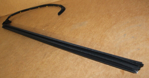 1K8837479E5AP - NEW VOLKSWAGEN SCIROCCO MK3 FRONT LEFT DOOR SEAL RUBBER 1K8837479E5AP