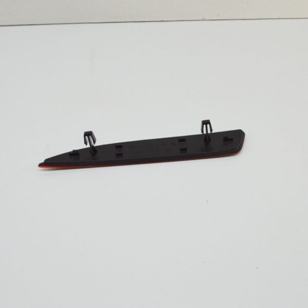 1K8945106B - NEW VOLKSWAGEN SCIROCCO REAR BUMPER RIGHT REFLECTOR 1K8945106B 2011