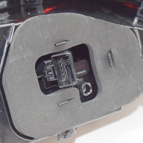 1K8945208B - Volkswagen SCIROCCO Rear Right Taillight Lamp 1K8945208B NEW GENUINE