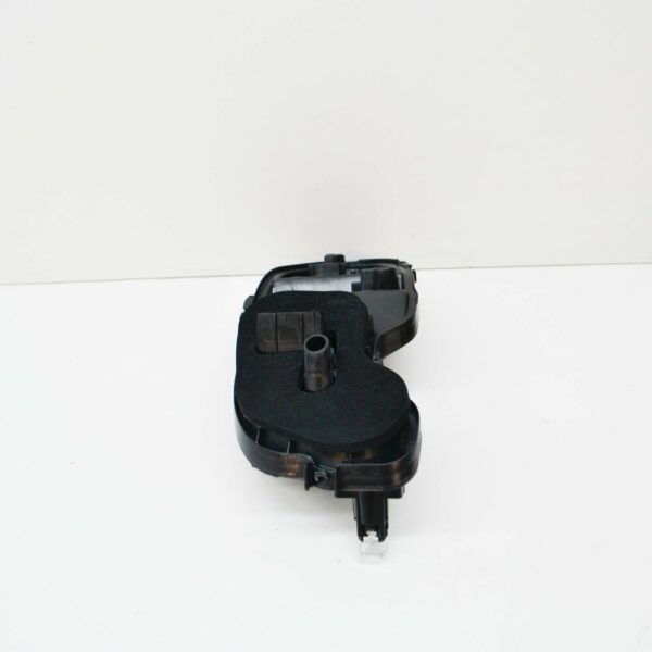 1K8945257C - NEW VOLKSWAGEN SCIROCCO REAR LEFT TAIL LIGHT BULB HOLDER 1K8945257C 2012
