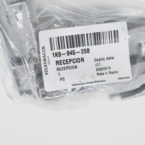 1K9945258 - NEW VW GOLF VARIANT MK6 REAR RIGHT TAIL LIGHT BULB CARRIER 1K9945258