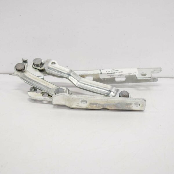 1KM823302 - NEW VOLKSWAGEN JETTA MK5 RIGHT SIDE BONNET HINGE 1KM823302 ORIGINAL