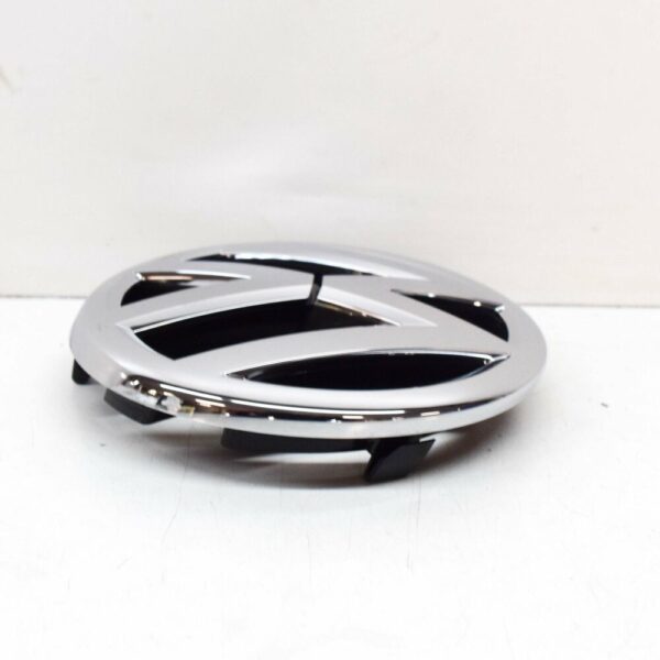 1Q0853601739 - NEW VOLKSWAGEN EOS 1F BONNET BADGE 1Q0853601739
