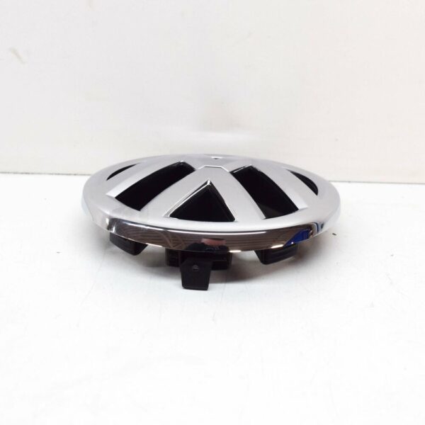 1Q0853601739 - NEW VOLKSWAGEN EOS 1F BONNET BADGE 1Q0853601739
