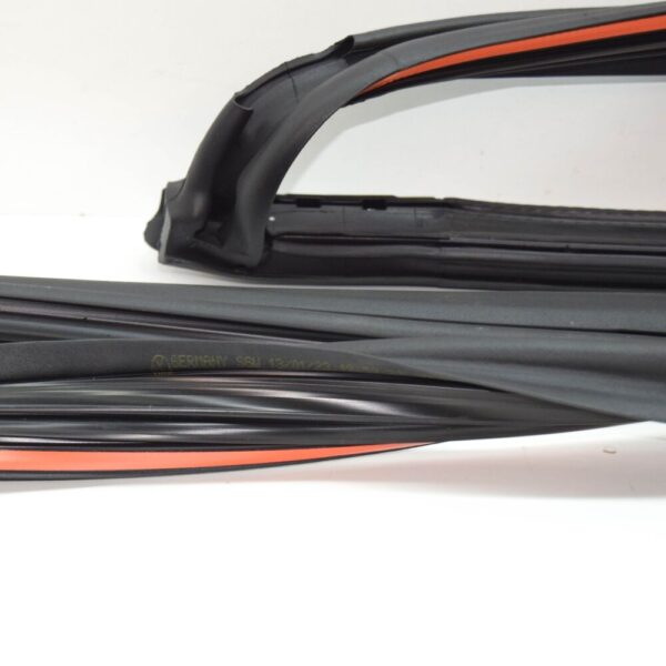 1Q0871409M5AP - VW EOS Front Windscreen Frame Seal Strip Seal 1Q0871409M5AP NEW