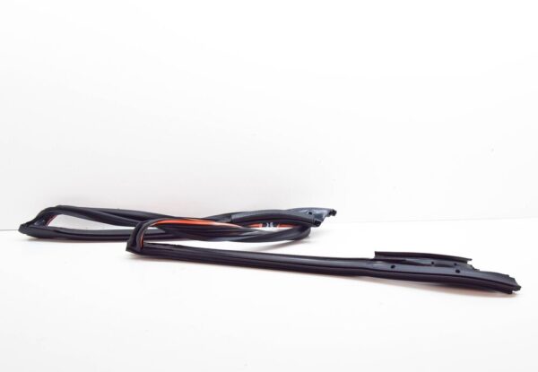 1Q0871409M5AP - VW EOS Front Windscreen Frame Seal Strip Seal 1Q0871409M5AP NEW