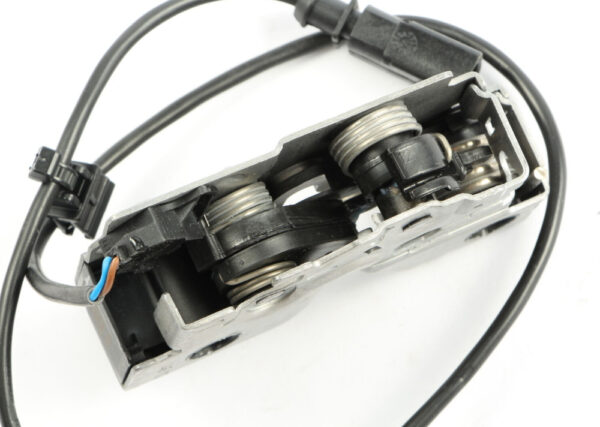 1S0823509E - NEW VW SKODA UP! E-UP! CITIGO E-CITIGO 122 6A6 BL2 NE1 LID LOCK 1S0823509E