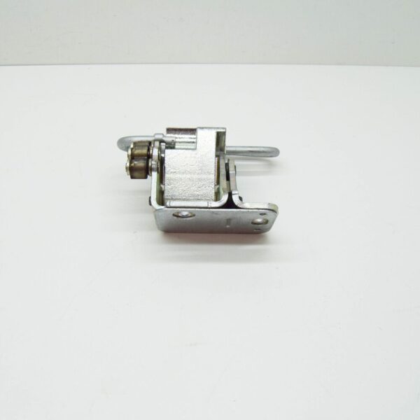1T0831412C - VOLKSWAGEN CADDY 2K MK3 FRONT RIGHT DOOR LOWER HINGE 1T0831412C NEW GENUINE