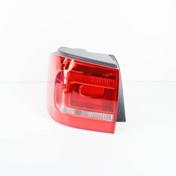 1T0945095R - NEW VW TOURAN 1T3 REAR LEFT TAILLIGHT 1T0945095R