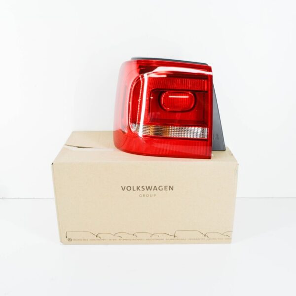 1T0945095R - NEW VW TOURAN 1T3 REAR LEFT TAILLIGHT 1T0945095R