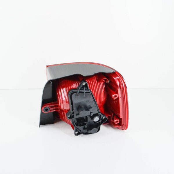 1T0945095R - NEW VW TOURAN 1T3 REAR LEFT TAILLIGHT 1T0945095R