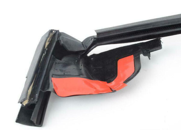 1Y0825162F - NEW VW BEETLE CONVERTIBLE 1Y REAR RIGHT WINDOW APERTURE SEAL 1Y0825162F