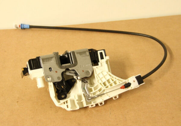 2E2837016B - NEW VOLKSWAGEN CRAFTER 2F FRONT RIGHT DOOR LOCK RHD 2E2837016B