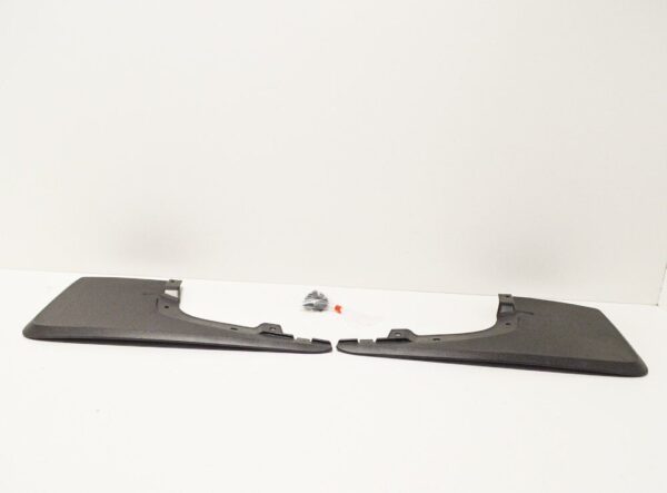 2H0075111D - NEW VW AMAROK FRONT MUDFLAP SET 2H0075111D