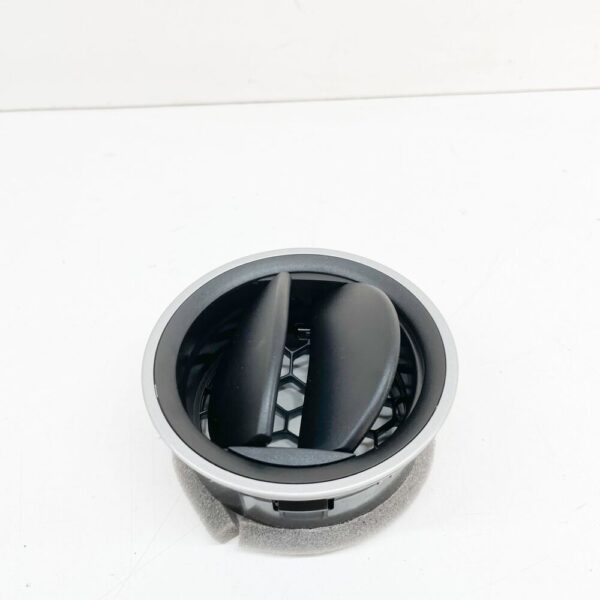 2H0819703HL88 - VW Amarok 2H Dashboard Air Vent 2H0819703HL88 New Genuine