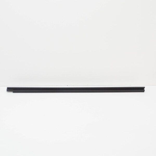 2H0837472E9B9 - NEW VW AMAROK 2H FRONT RIGHT INNER WINDOW APERTURE SEAL 2H0837472E9B9