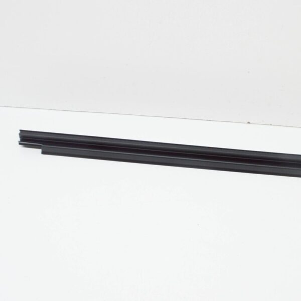 2H0837472E9B9 - NEW VW AMAROK 2H FRONT RIGHT INNER WINDOW APERTURE SEAL 2H0837472E9B9