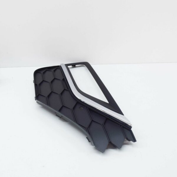 2H6807490FRYP - NEW VW AMAROK FRONT BUMPER RIGHT FOG LIGHT GRILLE COVER 2H6807490FRYP ORIGINAL