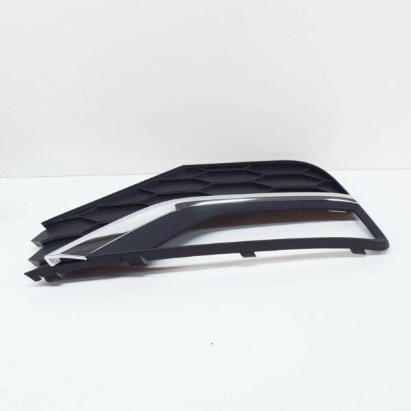 2H6807490FRYP - NEW VW AMAROK FRONT BUMPER RIGHT FOG LIGHT GRILLE COVER 2H6807490FRYP ORIGINAL