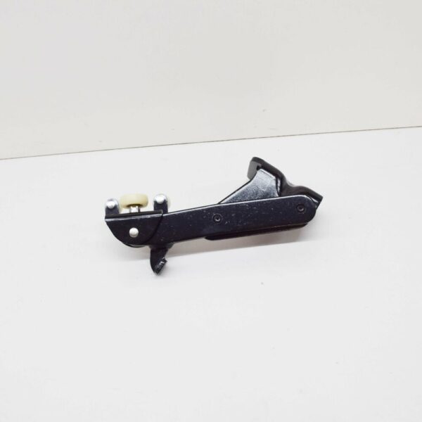 2K0843397B - NEW VW CADDY 2K SLIDING DOOR LEFT LOWER ROLLER GUIDE 2K0843397B