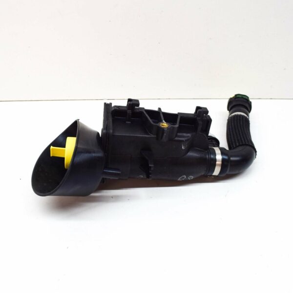 2K5131965A - NEW VOLKSWAGEN CADDY MK3 2K AD BLUE RESERVOIR FILLING NECK 2K5131965A ORIGINAL