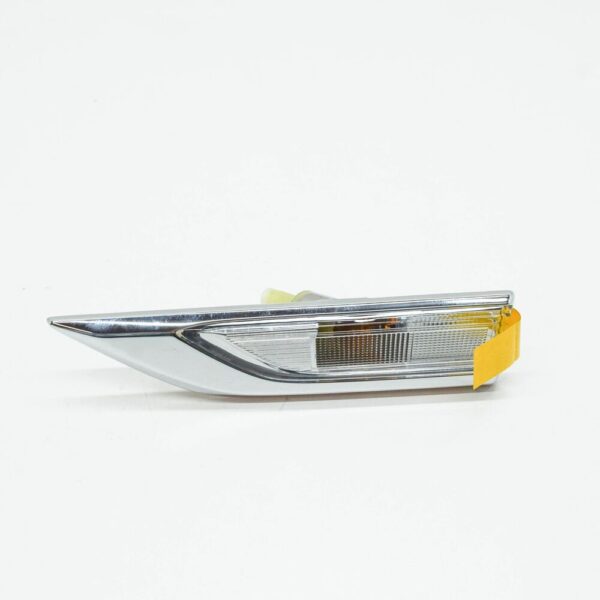 2K5949101A - NEW VW CADDY 2K MK3 FRONT LEFT FENDER TURN SIGNAL INDICATOR 2K5949101A ORIGINAL