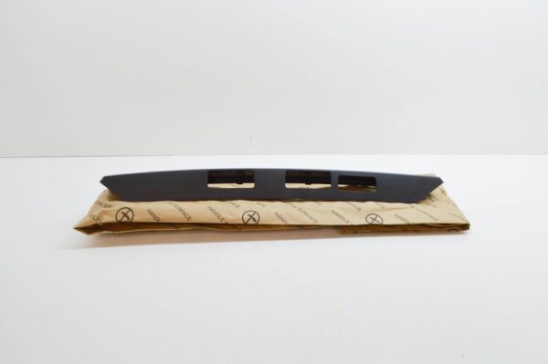 2K7827574B - VW CADDY MK4 SB Rear Wing Door Handle Strip 2K7827574B9B9 NEW