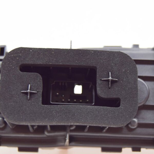 2K7945257 - VW CADDY SB MK4 Rear Left Tail Light Bulb Carrier 2K7945257 NEW GENUINE