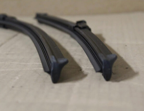 2K9998002 - New VW Caddy SB Mk4 Front Wiper Blades Set RHD 2K9998002 Genuine