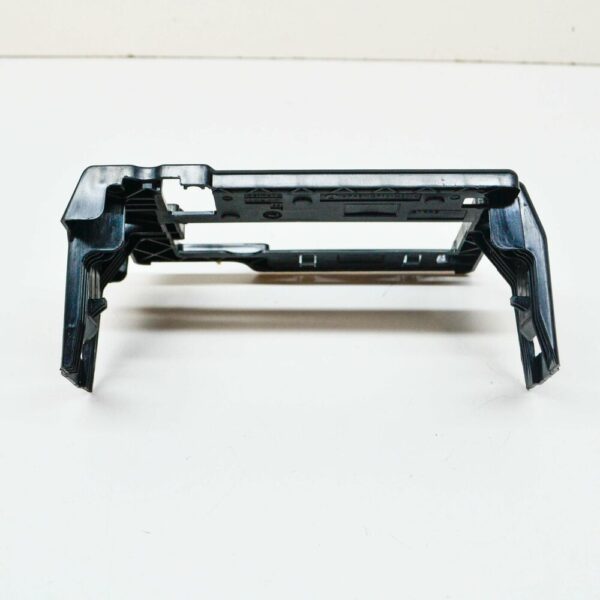 2Q0915345A - NEW VOLKSWAGEN CA1 ATLAS ENGINE BAY FUSE BOX RETAINER 2Q0915345A ORIGINAL