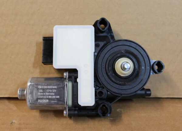 2Q2959406E - NEW VW POLO AW MK6 FRONT LEFT DOOR WINDOW REGULATOR MOTOR RHD 2Q2959406E