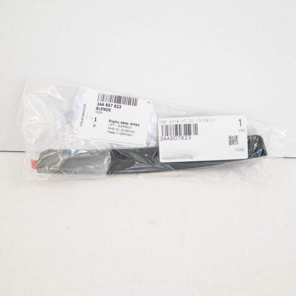 3AA807823 - NEW VOLKSWAGEN PASSAT B7 FRONT LEFT WHEEL ARCH TRIM 3AA807823 2014 ORIGINAL