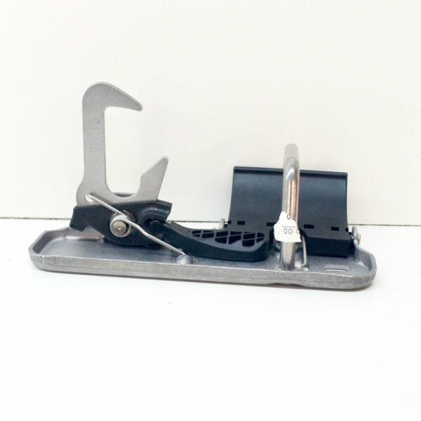 3AA823480 - NEW VOLKSWAGEN PASSAT B7 ENGINE HOOD CATCH HOOK 3AA823480