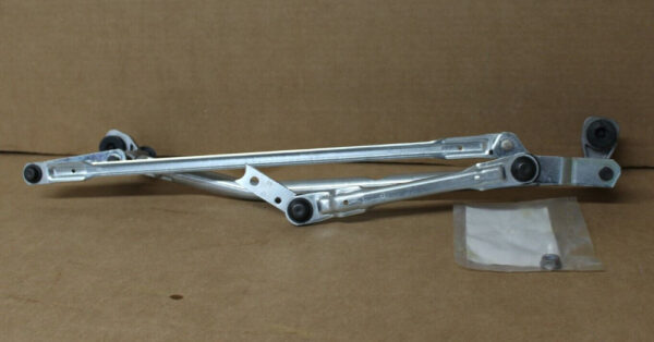 3AC955601 - NEW VOLKSWAGEN PASSAT B7 FRONT WINDSHIELD WIPER MECHANISM RHD 3AC955601