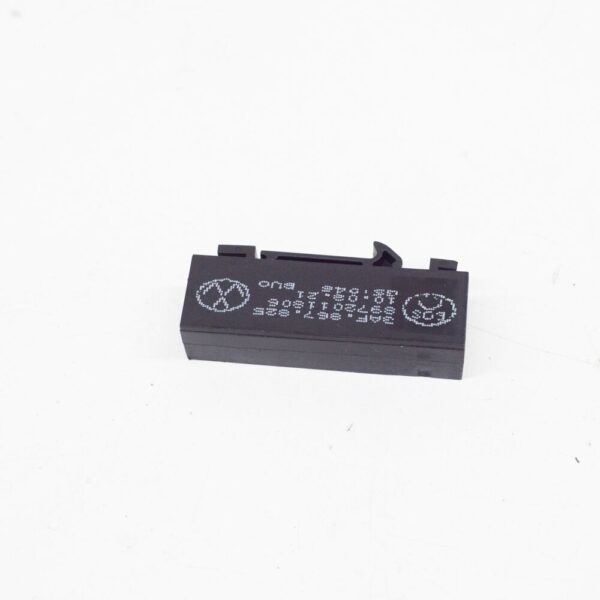 3AF867825 - NEW VW PASSAT VARIANT B7 LUGGAGE ROLLER COVER LOCKING 3AF867825 ORIGINAL