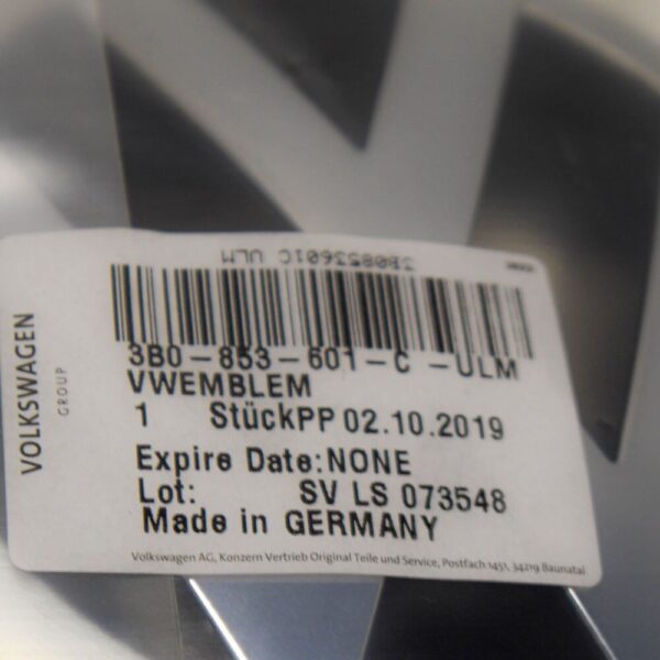 3B0853601CULM - VW Caddy Mk3 new original badge for the radiator grille 3B0853601CULM 2011