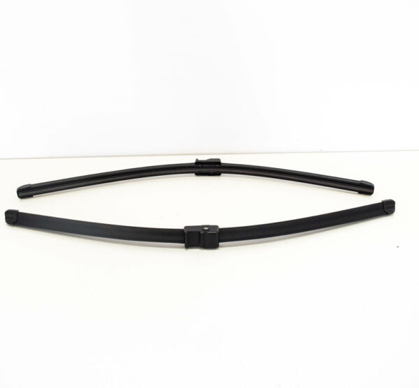 3B0998002A - NEW VOLKSWAGEN PASSAT 3B FRONT WINDSCREEN AERO WIPER BLADES SET LHD 3B0998002A
