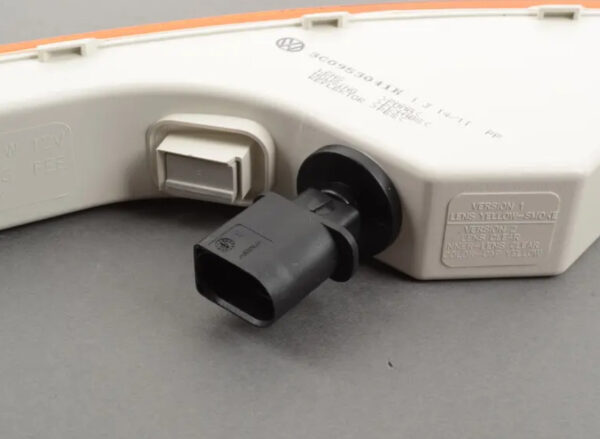 3C0953041K - NEW VOLKSWAGEN PASSAT B6 FRONT LEFT INDICATOR 3C0953041K ORIGINAL