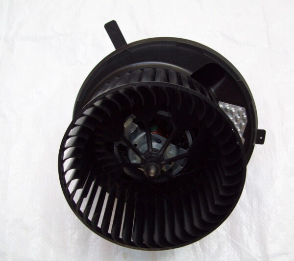 3C2820015F - NEW VW PASSAT B7 36 HEATER BLOWER FAN RHD 3C2820015F ORIGINAL