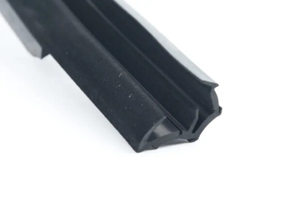 3C4837431F5AP - NEW VW PASSAT B7 FRONT LEFT DOOR SEALING RUBBER FRAME 3C4837431F5AP ORIGINAL