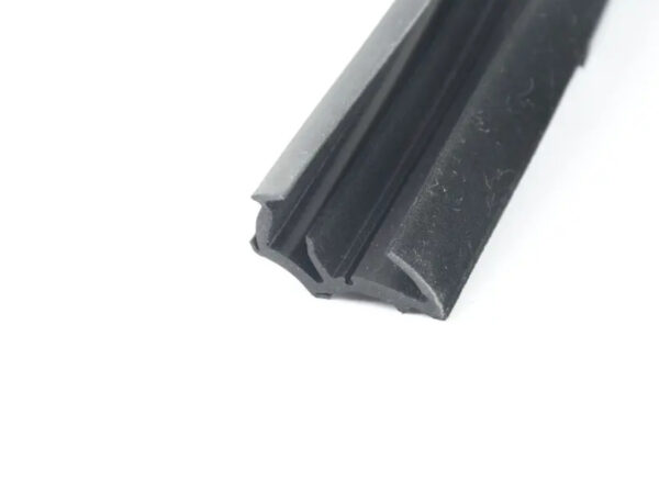 3C4837432F5AP - NEW VOLKSWAGEN PASSAT B7 FRONT RIGHT DOOR WINDOW GUIDE 3C4837432F5AP ORIGINAL