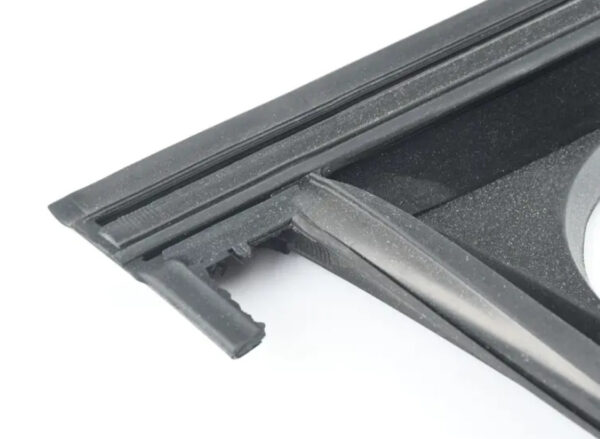 3C4837432F5AP - NEW VOLKSWAGEN PASSAT B7 FRONT RIGHT DOOR WINDOW GUIDE 3C4837432F5AP ORIGINAL