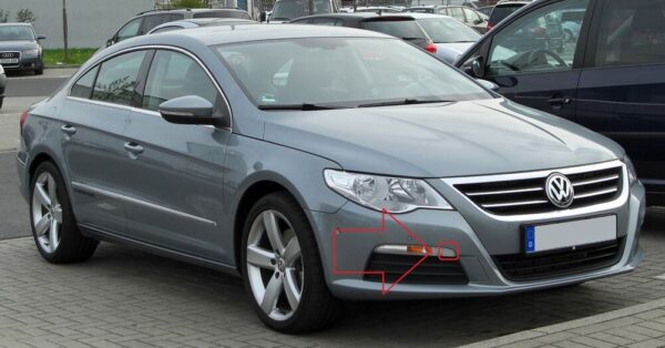 3C8807718 - NEW VW PASSAT CC FRONT BUMPER O/S RIGHT CLEAR TURN SIGNAL REFLECTOR