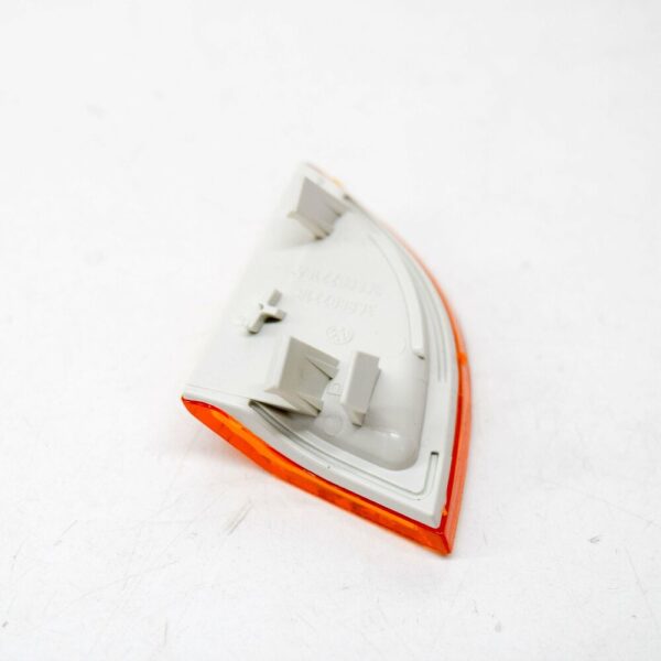 3C8807718A - NEW VW PASSAT CC A6 FRONT RIGHT TURN INDICATOR REFLECTOR 3C8807718A