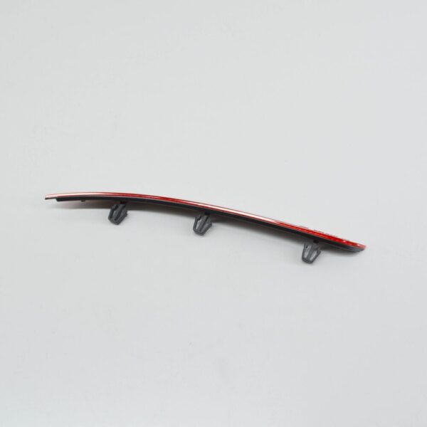 3C8945105D - VOLKSWAGEN PASSAT CC A6 reflector for rear bumper left 3C8945105D new