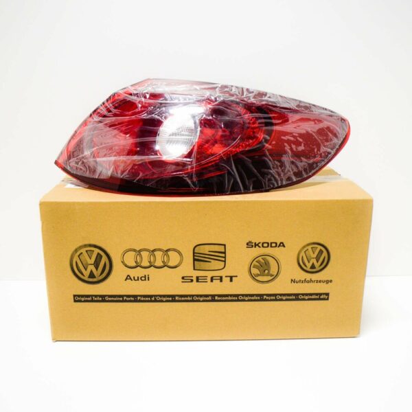 3C8945208S - NEW VOLKSWAGEN PASSAT CC REAR RIGHT OUTER TAIL LIGHT LAMP 3C8945208S ORIGINAL