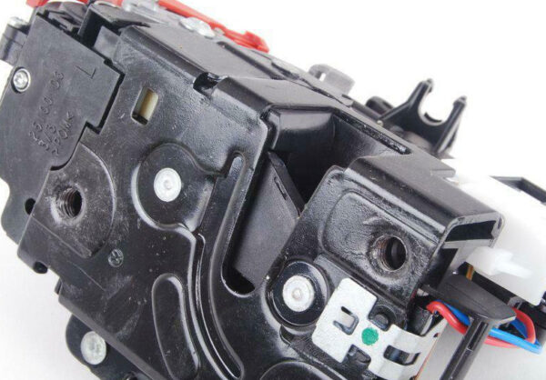 3D1837015AE - NEW VOLKSWAGEN TOUAREG 7L FRONT LEFT DOOR LOCK LHD 3D1837015AE ORIGINAL