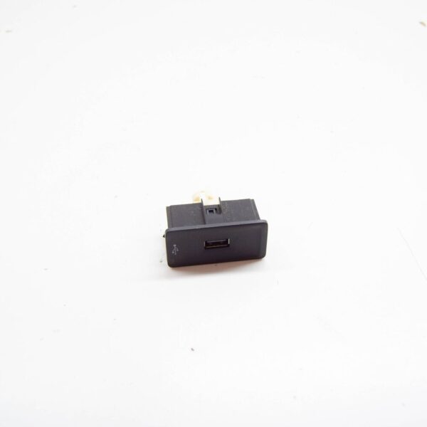 3G0035222 - VW TRANSPORTER VI T6 USB Connector 3G0035222 NEW GENUINE