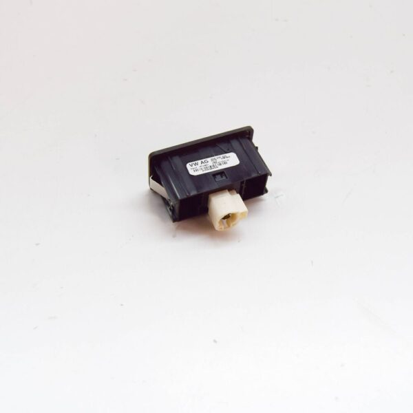 3G0035222 - VW TRANSPORTER VI T6 USB Connector 3G0035222 NEW GENUINE