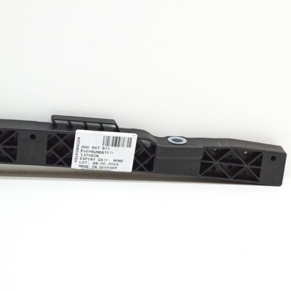 3G0807571 - Volkswagen Passat B8 front bumper center mount 3G0807571 NEW ORIGINAL